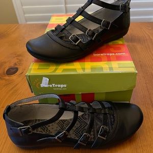 Adorable Black BareTraps 6.5 M strappy flats NIB